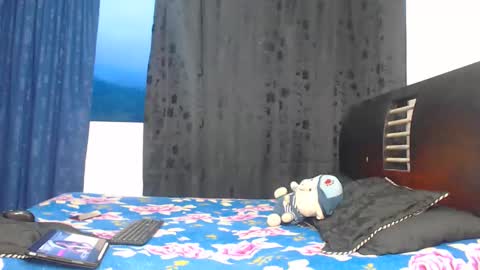 Hot Sharks   online show from 11-14-25, 10:47