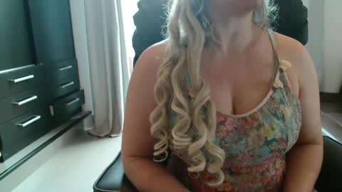 Snapshot of hot_wiffe chatting on 02-01-25, 10:26 couple without tabus online show from 02-01-25, 10:26