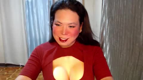 Snapshot of hotasian_mama chatting on 10-20-25, 08:37 Grace online show from 10-20-25, 08:37