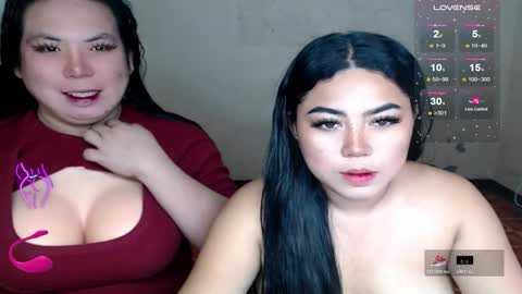 Snapshot of hotasian_mama chatting on 11-17-25, 01:28 Grace online show from 11-17-25, 01:28