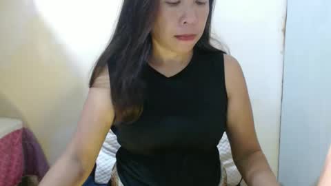 Snapshot of hotasianyue69 chatting on 12-03-25, 03:43 hotasianyue69 online show from 12-03-25, 03:43