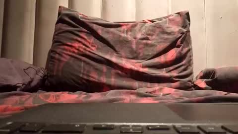 hotbeast00 online show from 12-14-25, 08:02