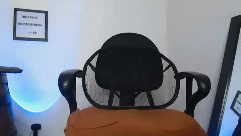 Snapshot of hotboyneon490 chatting on 01-06-25, 03:19 Alex Neon online show from 01-06-25, 03:19