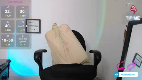 Snapshot of hotboyneon490 chatting on 11-08-25, 07:23 Alex Neon online show from 11-08-25, 07:23