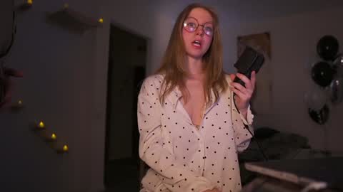 Snapshot of hotchillylovers chatting on 02-02-25, 05:37 NICK AND NORA online show from 02-02-25, 05:37