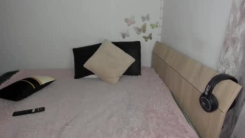 Snapshot of hotdelightsxy chatting on 09-23-25, 04:37 KRISS LUNA online show from 09-23-25, 04:37