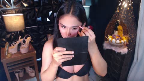 Snapshot of hotevatrans chatting on 01-03-25, 04:33 EVA online show from 01-03-25, 04:33