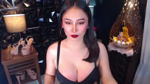 Snapshot of hotevatrans chatting on 01-03-25, 07:38 EVA online show from 01-03-25, 07:38