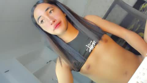 Snapshot of hotfalling_angel1 chatting on 02-15-25, 10:44 Angel online show from 02-15-25, 10:44