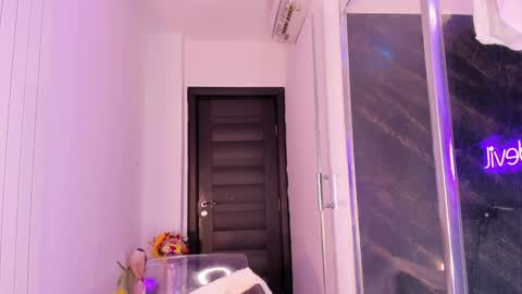 hotfallingdevil online show from 03-08-26, 07:23