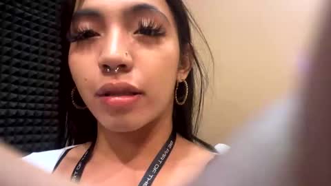 hotfucking_queen1111 online show from 04-19-26, 02:16