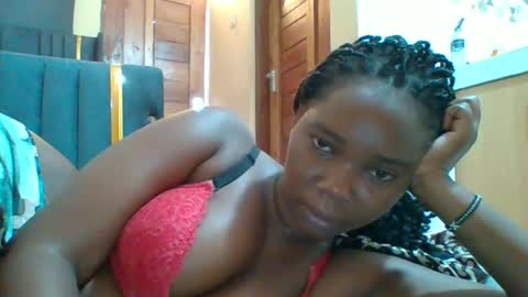 Snapshot of hotgodees chatting on 06-18-26, 06:13 Queen online show from 06-18-26, 06:13