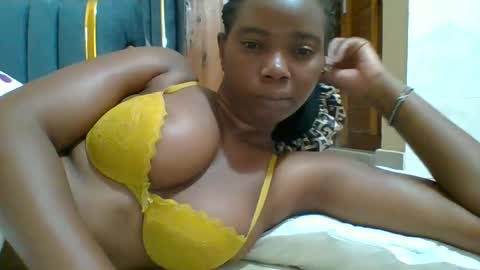 Snapshot of hotgodees chatting on 06-23-26, 04:10 Queen online show from 06-23-26, 04:10