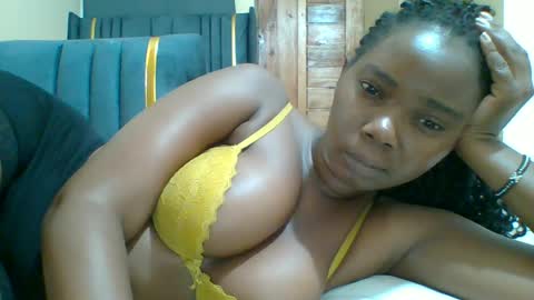 Snapshot of hotgodees chatting on 06-25-26, 07:07 Queen online show from 06-25-26, 07:07