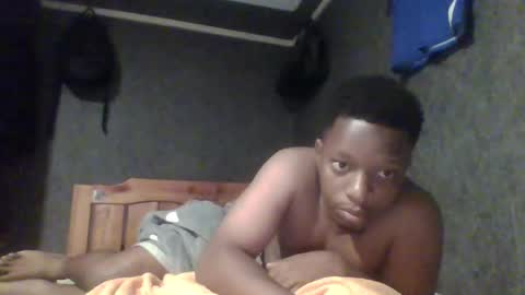 Snapshot of hotguyy001 chatting on 02-25-25, 01:52 hotguyy001 online show from 02-25-25, 01:52