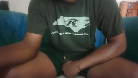 Snapshot of hotguyy001 chatting on 09-30-25, 05:56 hotguyy001 online show from 09-30-25, 05:56