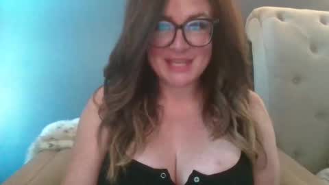 Snapshot of hothousewife333 chatting on 10-15-25, 02:50 hothousewife333 online show from 10-15-25, 02:50