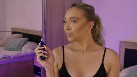 Maria online show from 06-11-26, 06:33