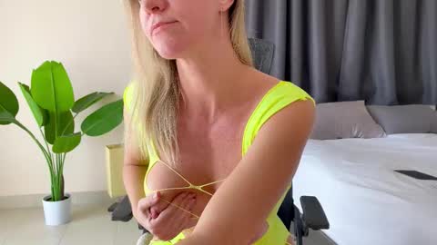 Snapshot of hotkatness chatting on 11-29-25, 06:38 Kate stream 1200 pm -800 pm UTC 7 online show from 11-29-25, 06:38