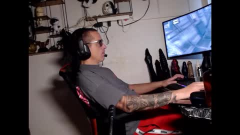 Snapshot of hotkinkytat chatting on 11-12-25, 12:49 hotkinkytat online show from 11-12-25, 12:49