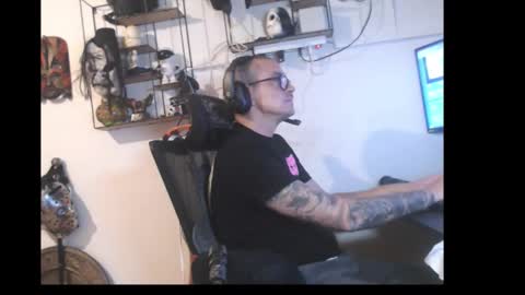hotkinkytat online show from 04-18-26, 10:10