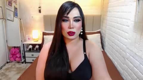 Snapshot of hotlexus69 chatting on 09-22-25, 08:33 LEXUS online show from 09-22-25, 08:33