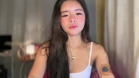 Snapshot of hotloveaxx chatting on 05-27-26, 07:00 Vea online show from 05-27-26, 07:00