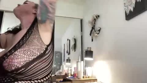 Snapshot of hotmama6666 chatting on 07-28-26, 12:18 Annabelle online show from 07-28-26, 12:18