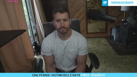 Snapshot of hotmuscles6t9 chatting on 06-22-26, 02:03 hotmuscles6t9 online show from 06-22-26, 02:03