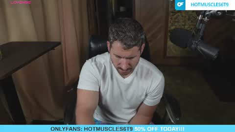 Snapshot of hotmuscles6t9 chatting on 07-04-26, 12:17 hotmuscles6t9 online show from 07-04-26, 12:17