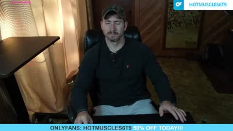 Snapshot of hotmuscles6t9 chatting on 07-05-26, 12:45 hotmuscles6t9 online show from 07-05-26, 12:45