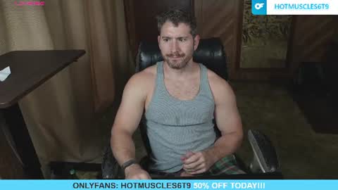 Snapshot of hotmuscles6t9 chatting on 07-06-26, 11:07 hotmuscles6t9 online show from 07-06-26, 11:07