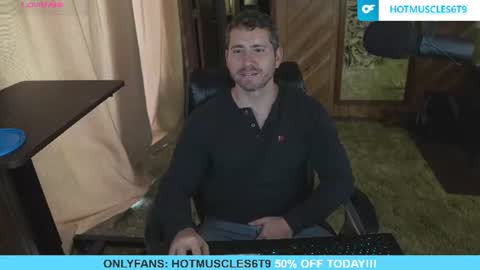 Snapshot of hotmuscles6t9 chatting on 07-09-26, 08:46 hotmuscles6t9 online show from 07-09-26, 08:46
