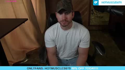 Snapshot of hotmuscles6t9 chatting on 07-13-26, 10:01 hotmuscles6t9 online show from 07-13-26, 10:01
