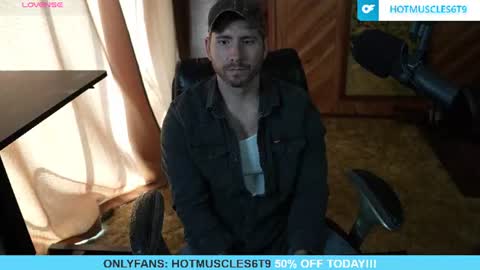 Snapshot of hotmuscles6t9 chatting on 07-14-26, 04:23 hotmuscles6t9 online show from 07-14-26, 04:23