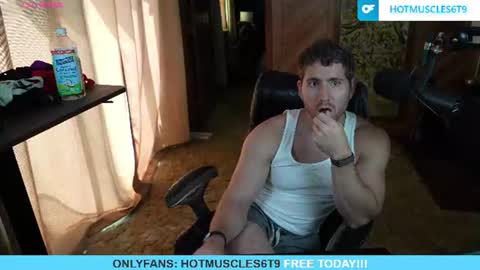 Snapshot of hotmuscles6t9 chatting on 07-28-26, 04:39 hotmuscles6t9 online show from 07-28-26, 04:39