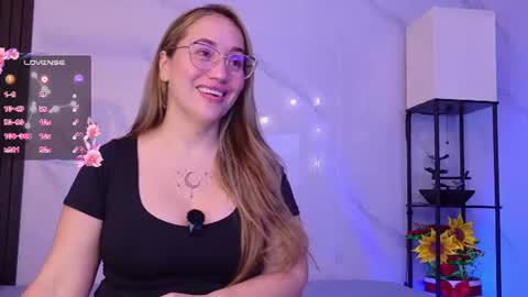 Snapshot of hotpawgmilf chatting on 07-10-26, 05:23 Sussy Bloom online show from 07-10-26, 05:23