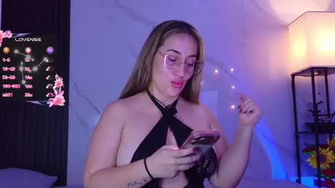 Snapshot of hotpawgmilf chatting on 07-23-26, 02:42 Sussy Bloom online show from 07-23-26, 02:42