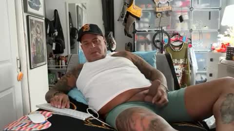 Snapshot of hotstuff775616 chatting on 10-31-25, 01:28 hotstuff775616 online show from 10-31-25, 01:28