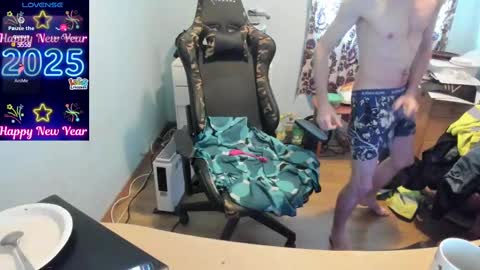 Snapshot of hotsummer1996 chatting on 03-09-25, 04:44 hot online show from 03-09-25, 04:44