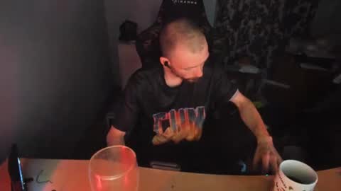 Snapshot of hotsummer1996 chatting on 03-11-25, 06:30 hot online show from 03-11-25, 06:30