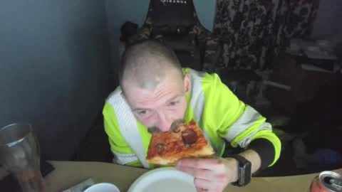 Snapshot of hotsummer1996 chatting on 03-12-25, 06:22 hot online show from 03-12-25, 06:22