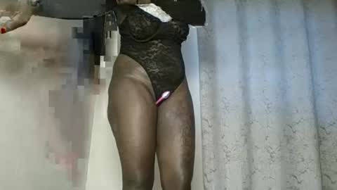 Snapshot of hott_amalia chatting on 11-17-25, 12:44 Amalia online show from 11-17-25, 12:44