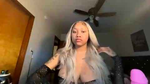 Snapshot of hottie940534 chatting on 12-14-25, 10:36 hottie940534 online show from 12-14-25, 10:36