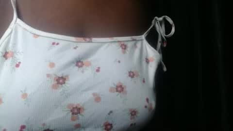 Snapshot of hottie_ebonie chatting on 01-11-26, 10:37 Ella online show from 01-11-26, 10:37