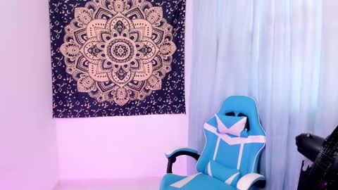 Snapshot of hottie_veronica chatting on 02-10-25, 05:19 Veronica independent model online show from 02-10-25, 05:19