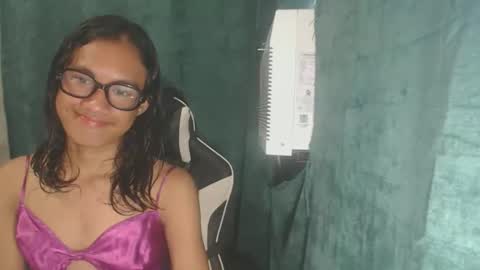 hottiest_luna online show from 05-12-26, 01:47