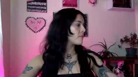 Snapshot of hottietat4u chatting on 11-11-25, 06:41 Tat online show from 11-11-25, 06:41