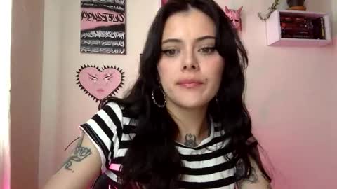 Snapshot of hottietat4u chatting on 11-26-25, 03:24 Tat online show from 11-26-25, 03:24