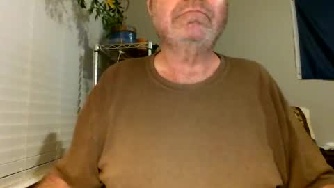Snapshot of hottop_1981 chatting on 04-30-26, 02:29 Hottop 1981 online show from 04-30-26, 02:29